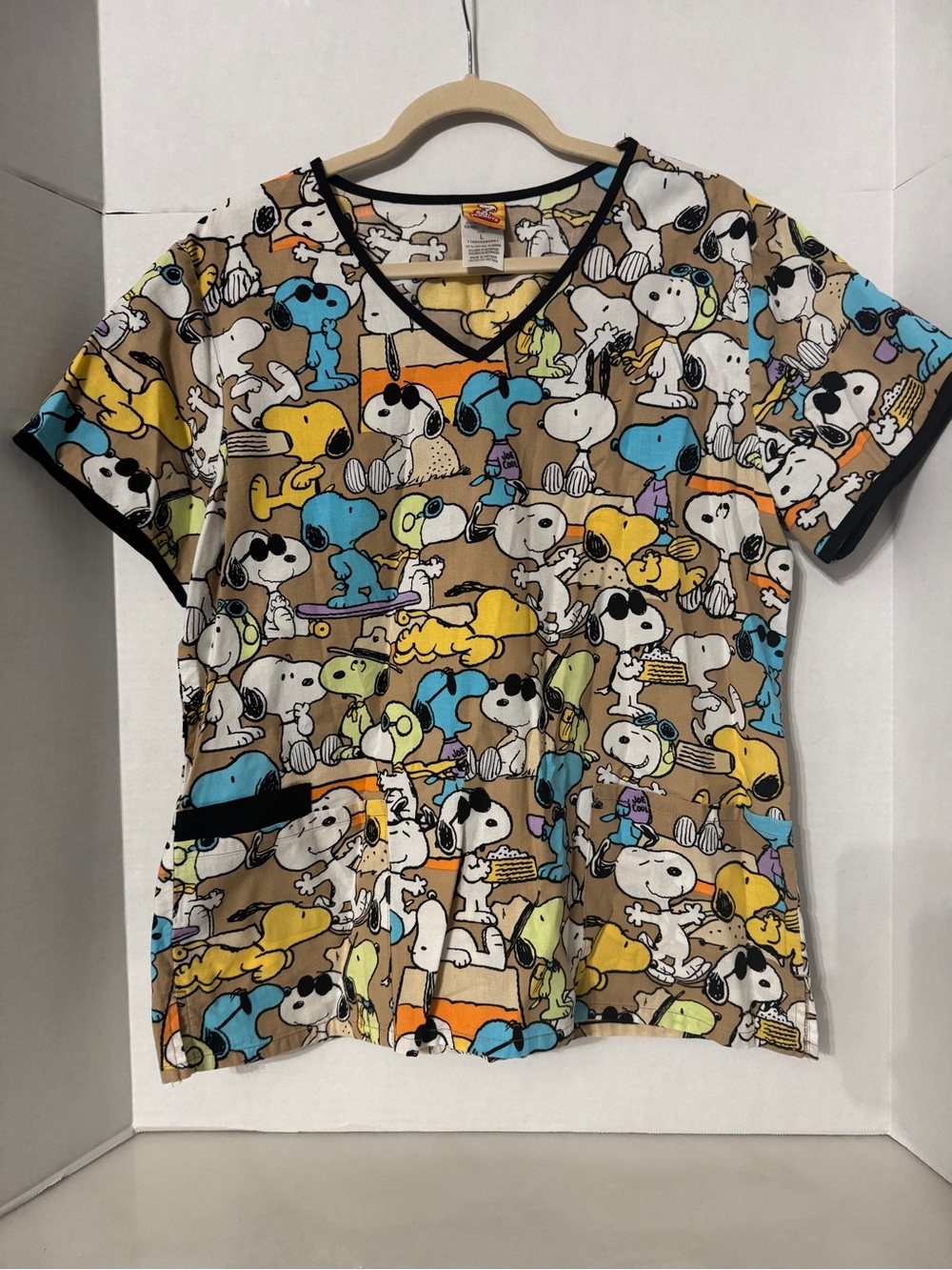 Peanuts Snoopy Allover Print Scrub Top Women’s L 100% Cotton